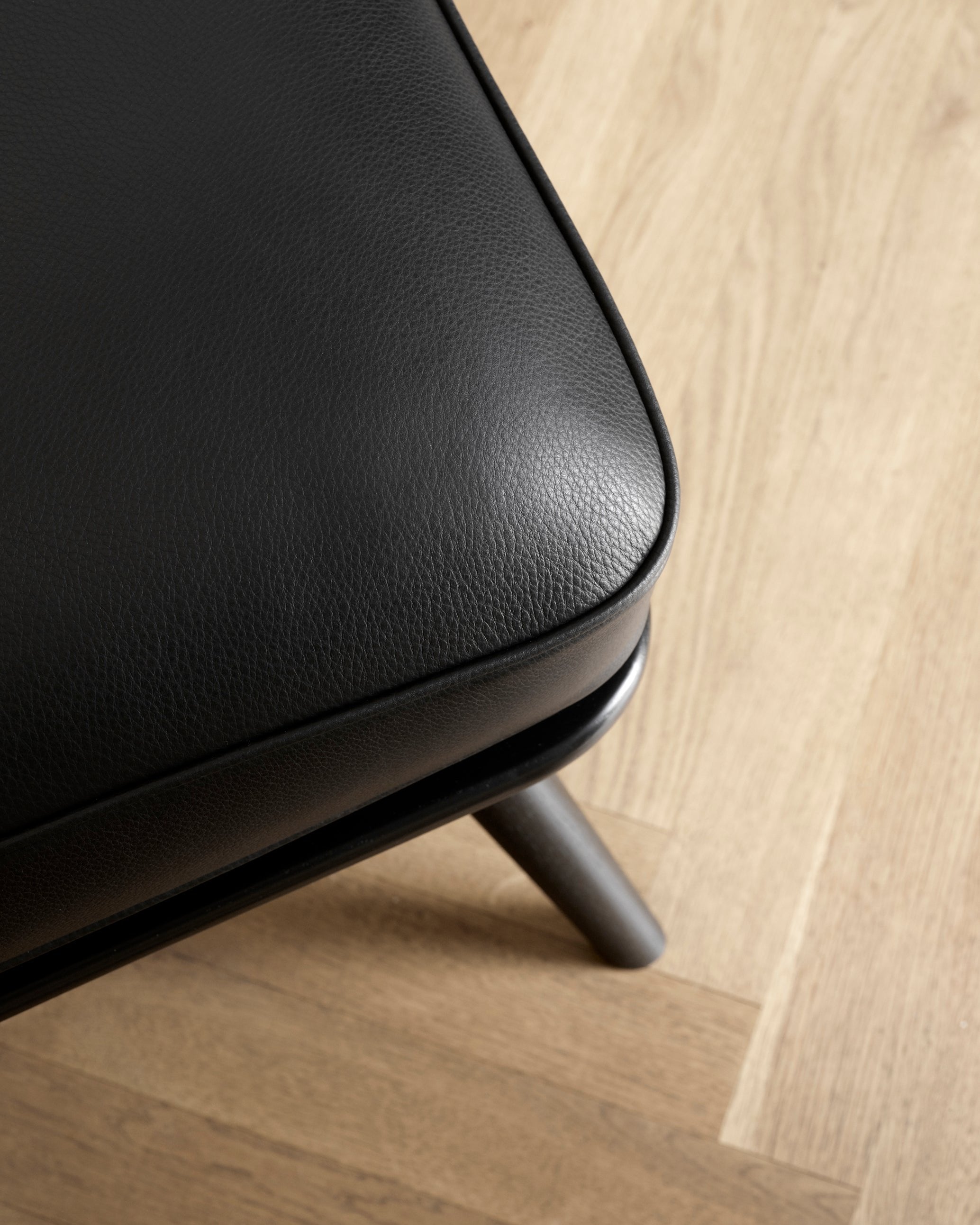 Spine Lounge Suite Chair