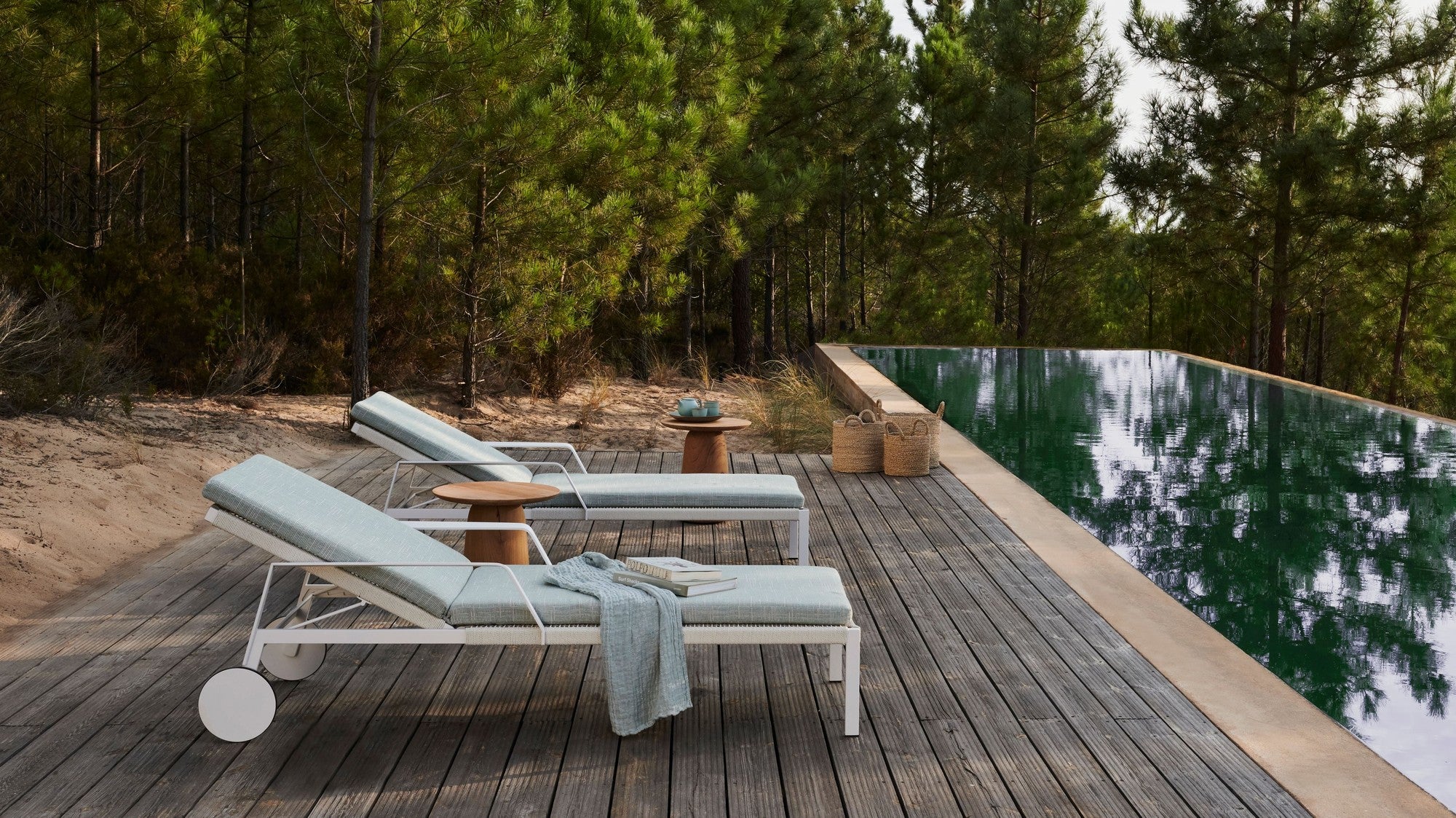 Nodi outdoor lounger