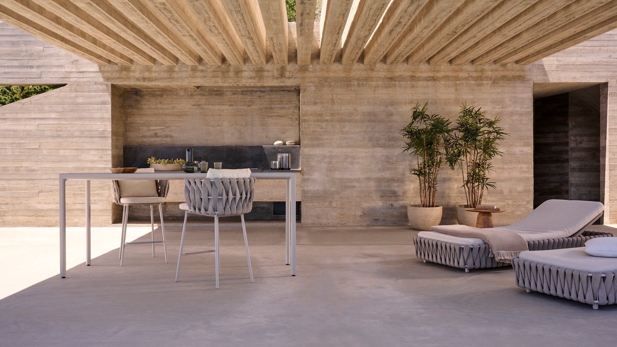 Illum outdoor high table