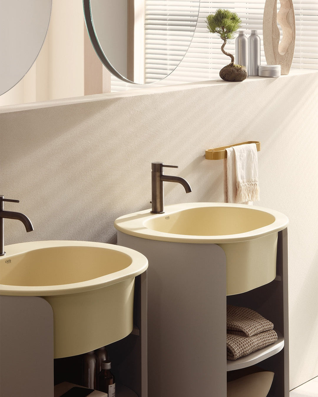 Tiberio washbasin cabinet with frame