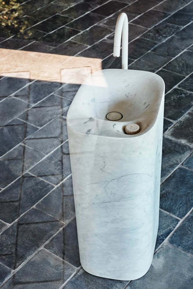 FEZ 2 floor-mounted washbasin spout