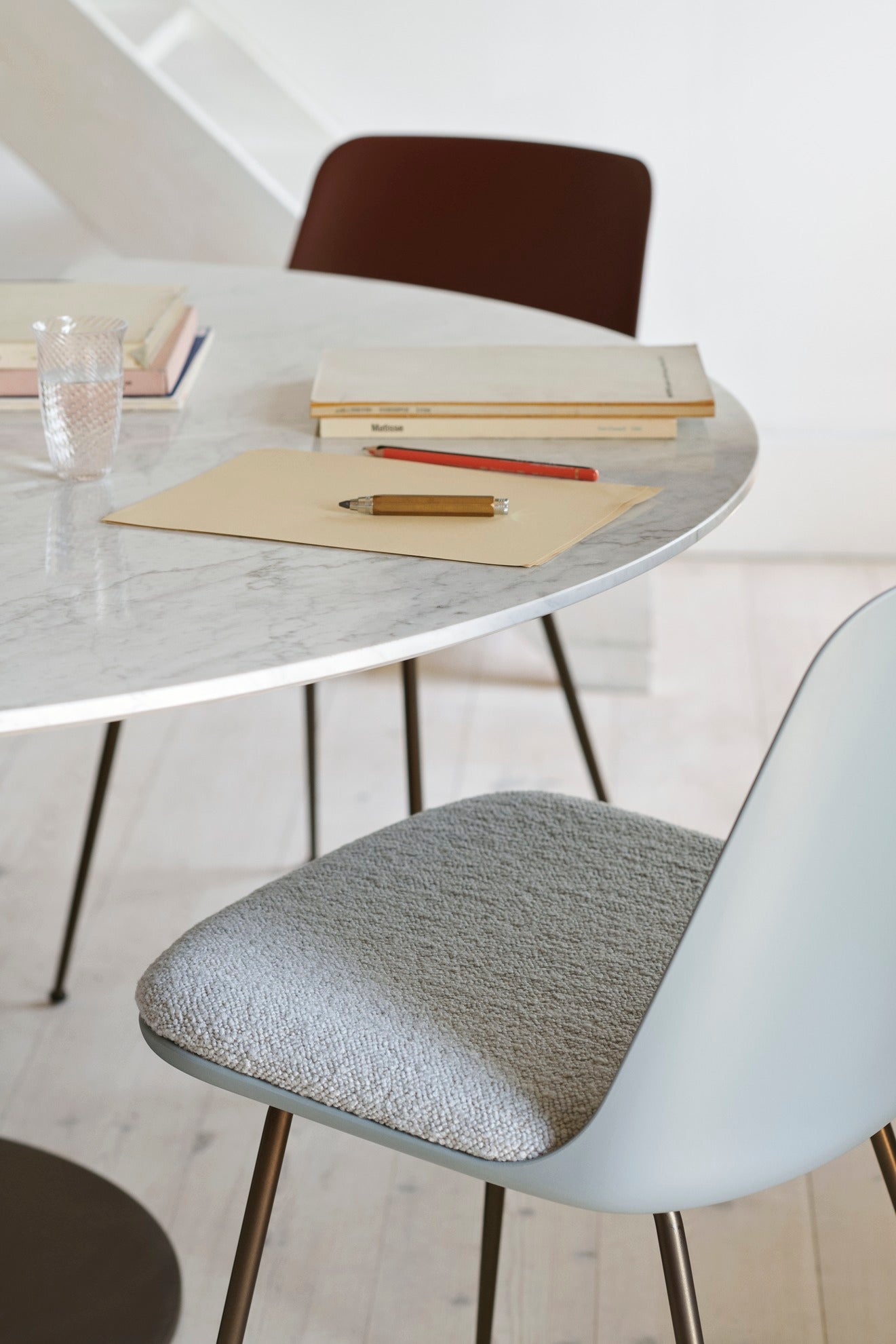 Rely HW7 dining chair