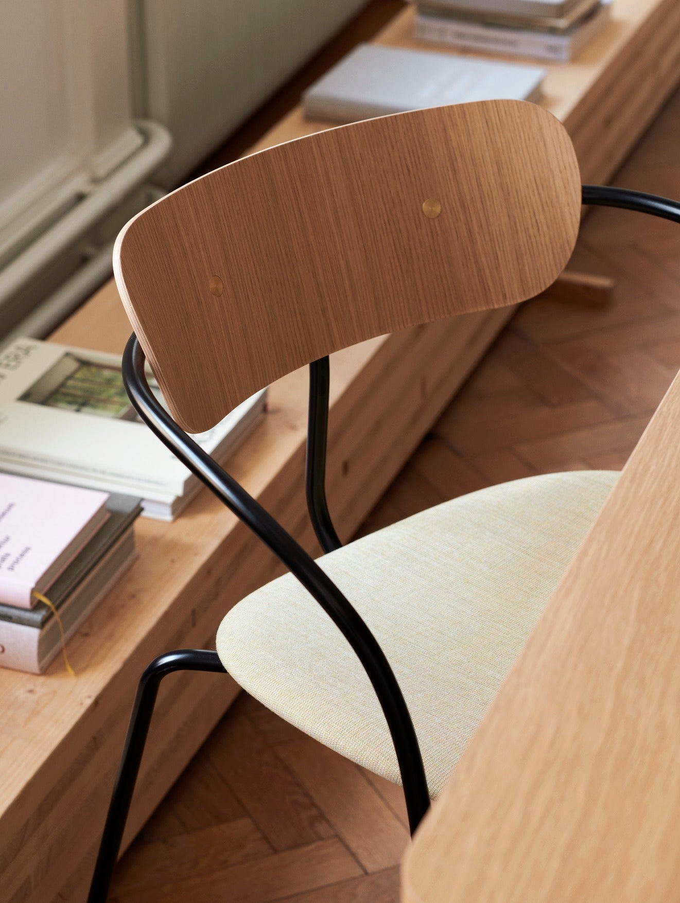 Pavilion AV4 Dining Chair