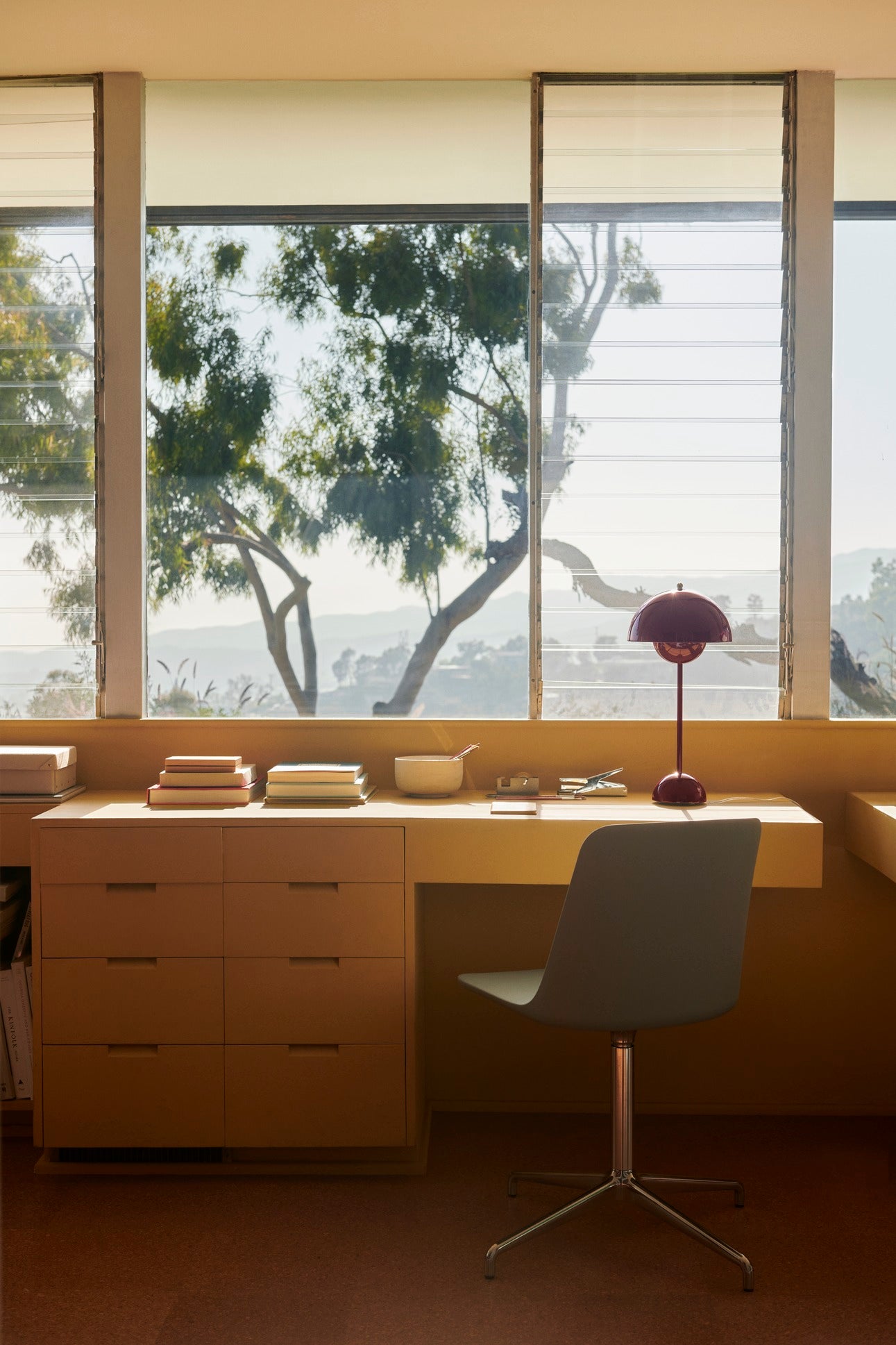 Flowerpot VP3 table lamp