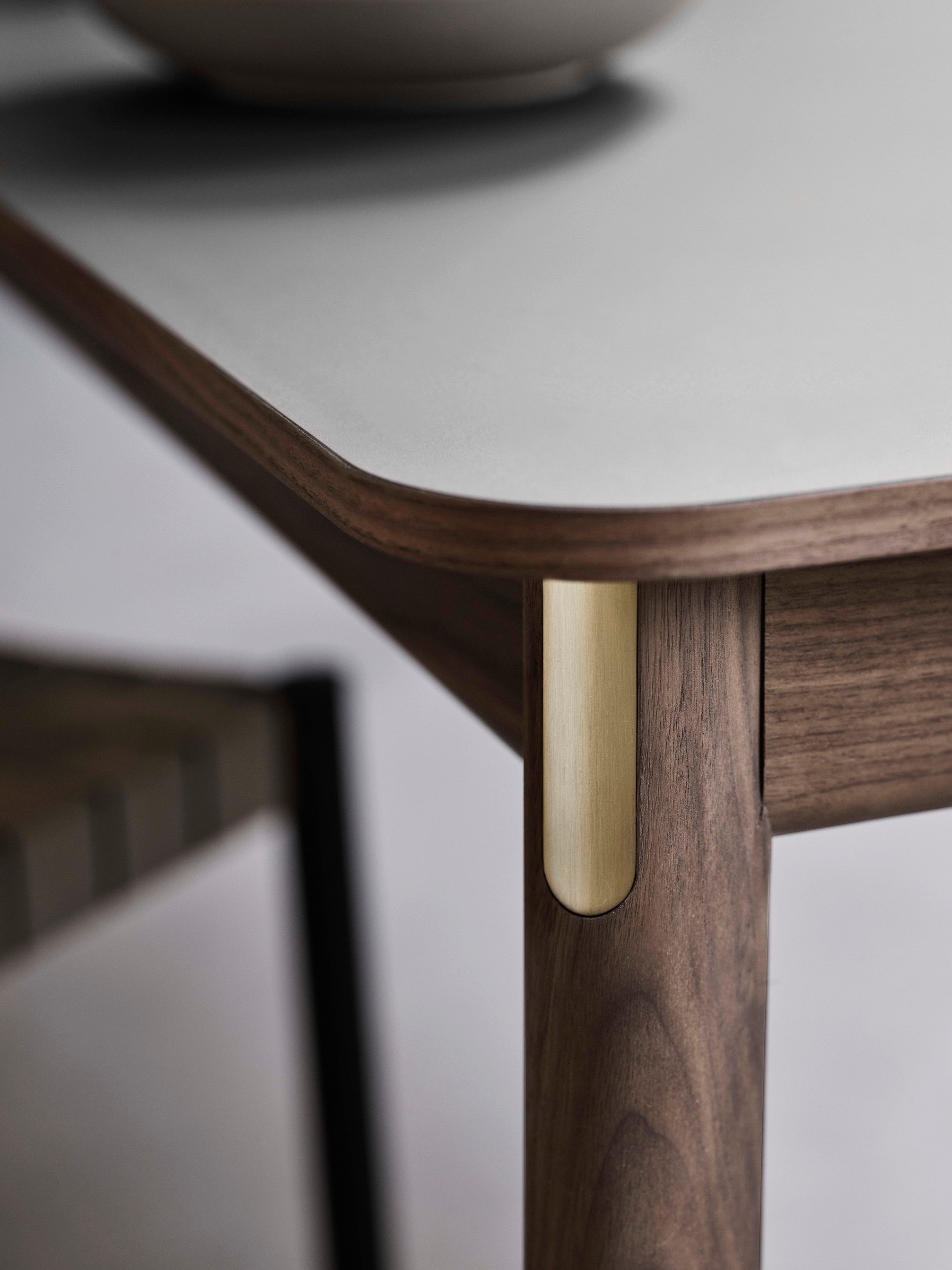 In Between SK3 Dining Table