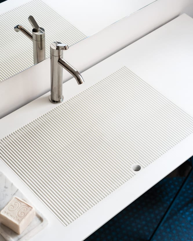 Suspended countertop Ell