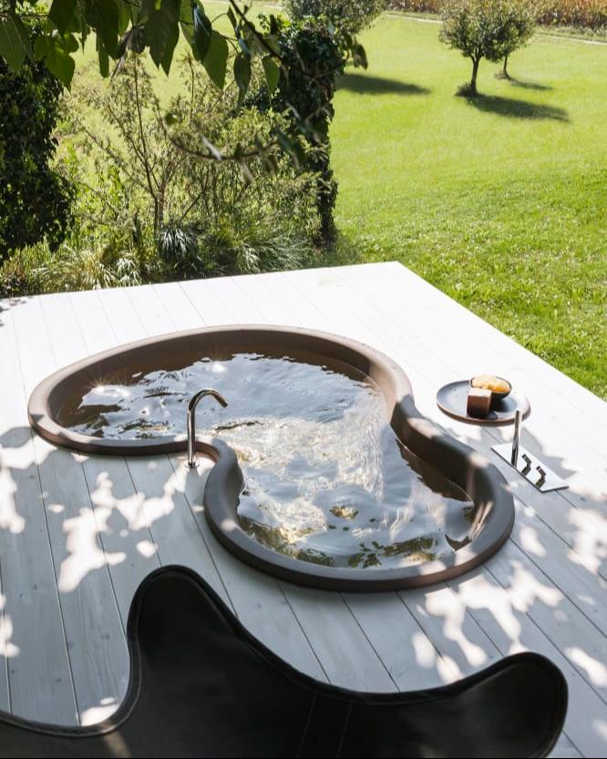 DR outdoor bathtubs