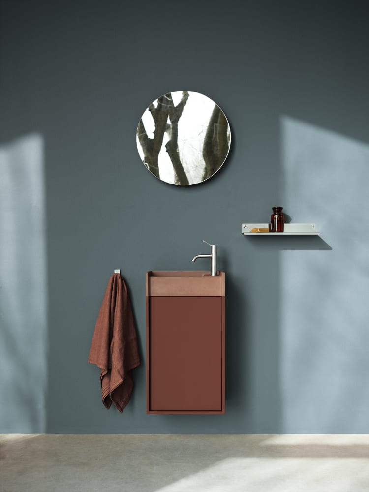 Round freestanding washbasin in white Ventiquaranta solid surface