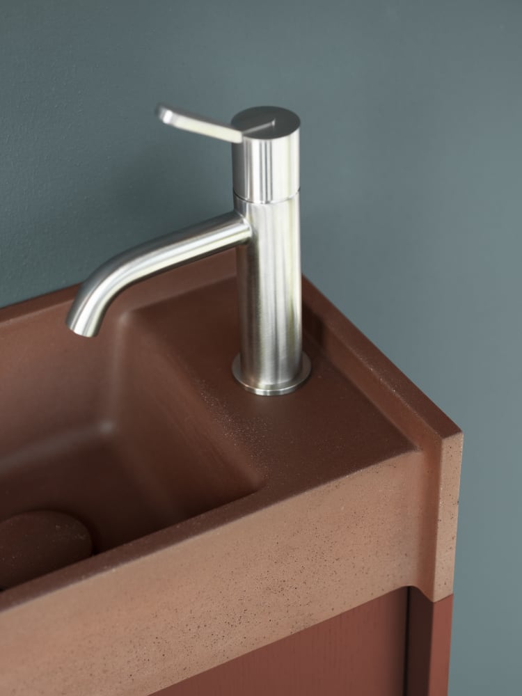 Round freestanding washbasin in white Ventiquaranta solid surface