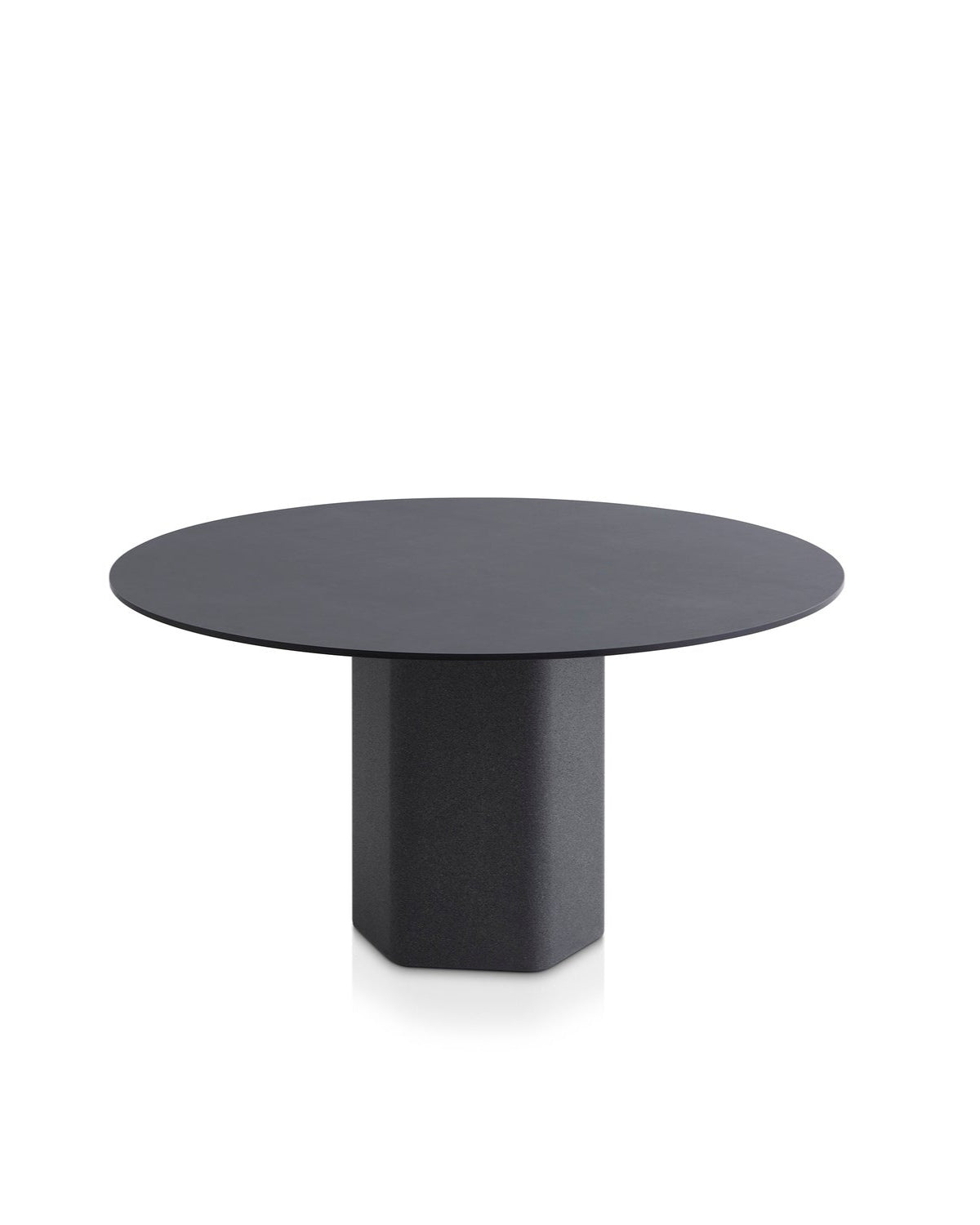 Talo round outdoor dining table