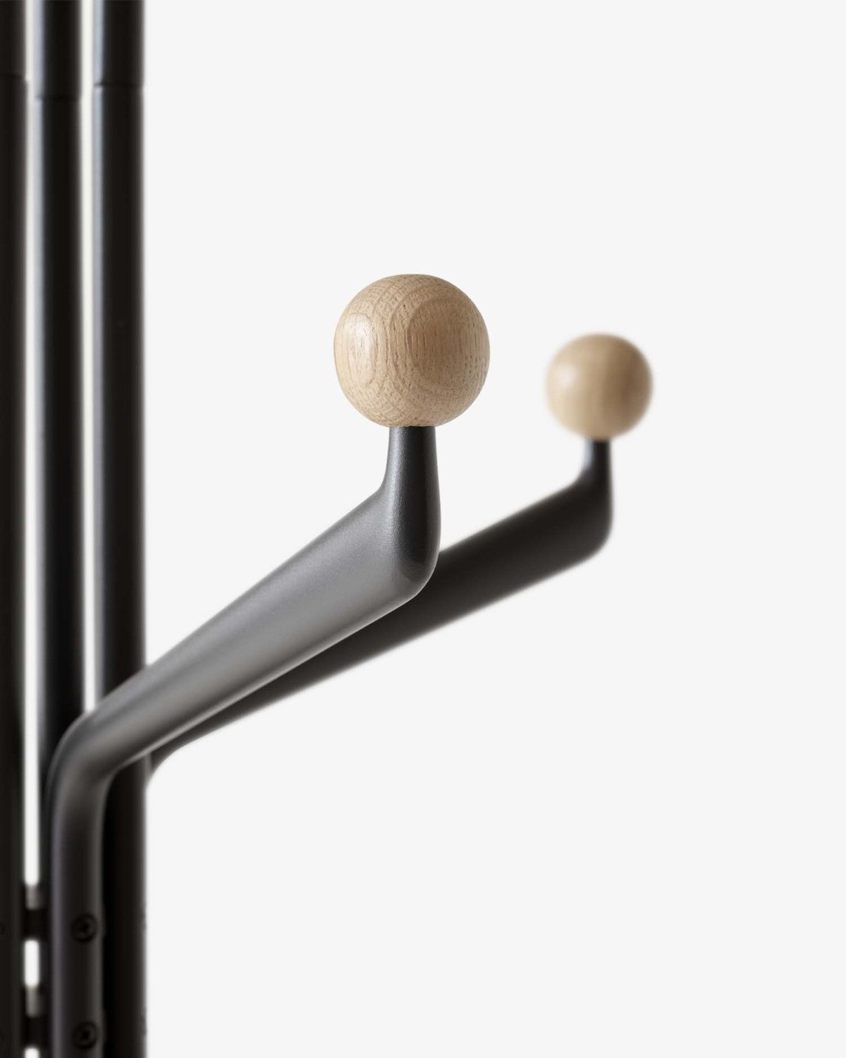 Hercle dining table