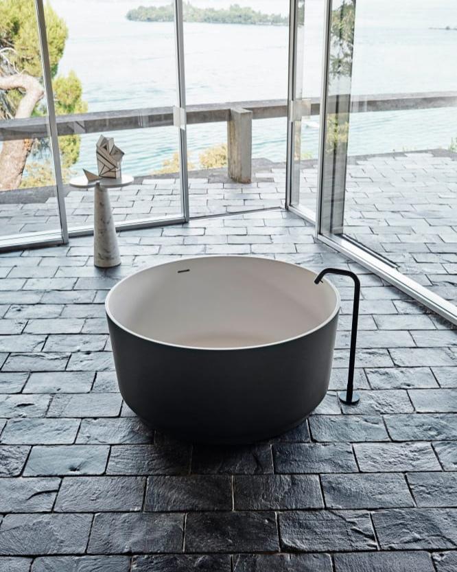 Freestanding bathtub In-Out Solid Surface 
