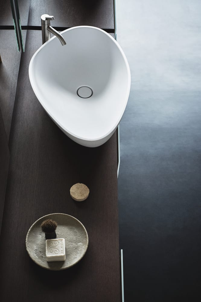 Drop totem washbasin