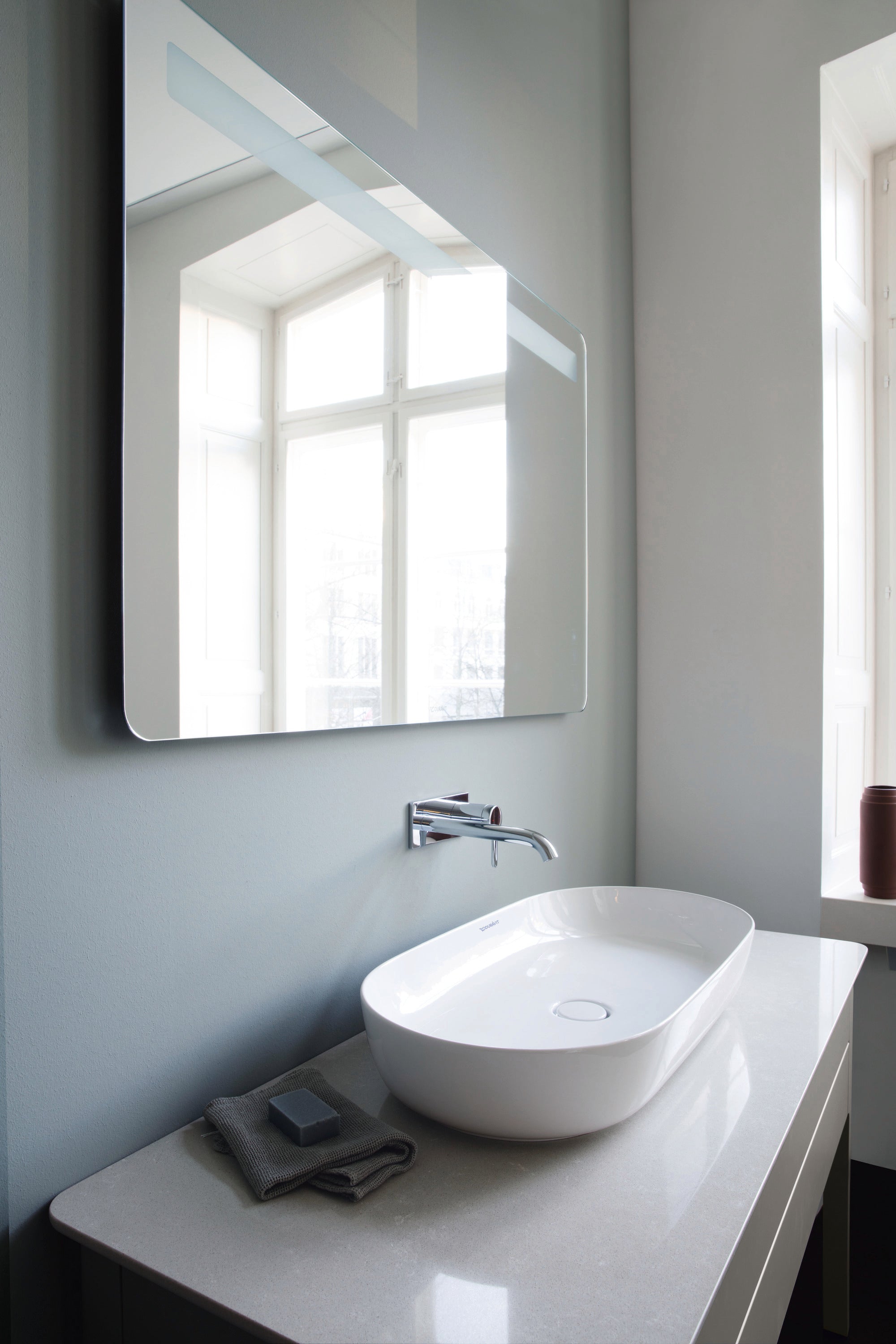 Luv 800 mm countertop washbasin