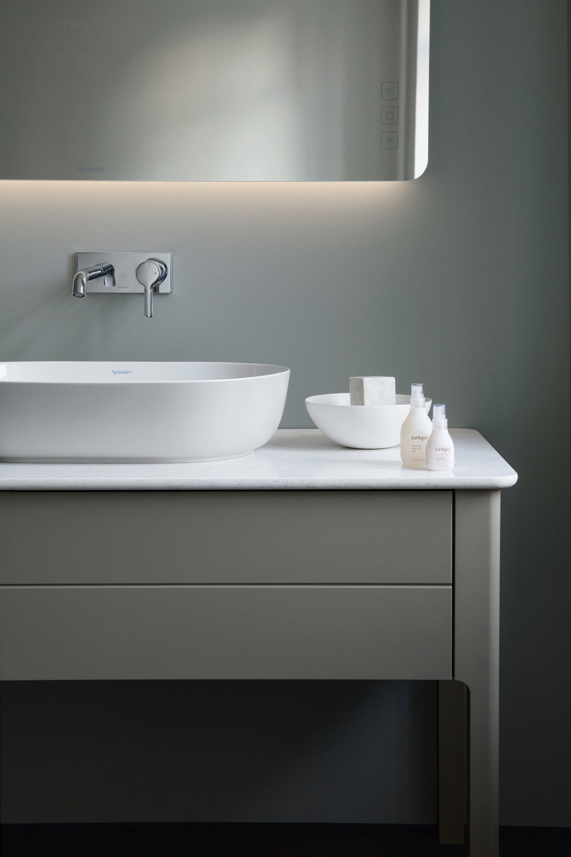 Luv 600 mm countertop washbasin