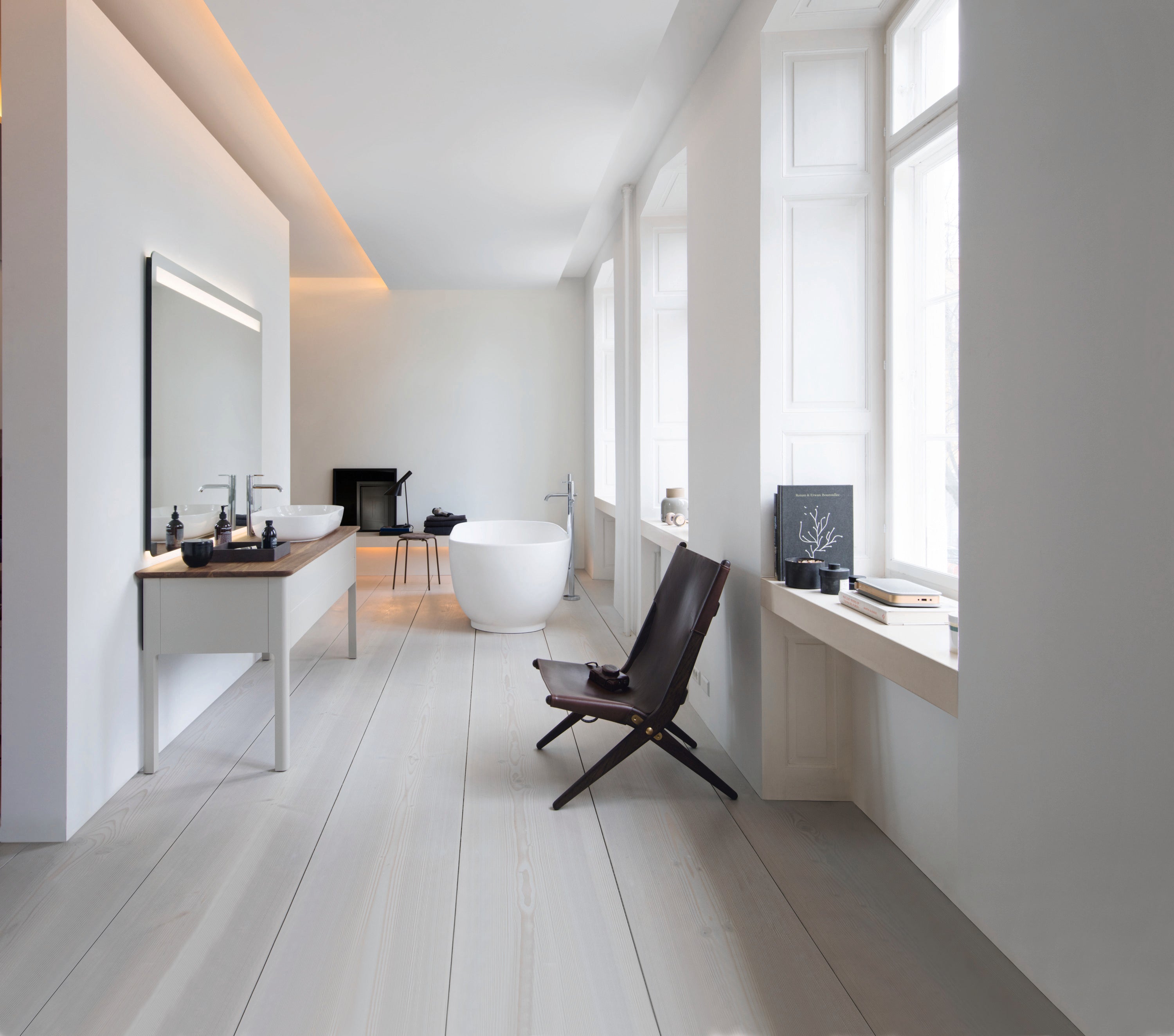 Luv 800 mm countertop washbasin