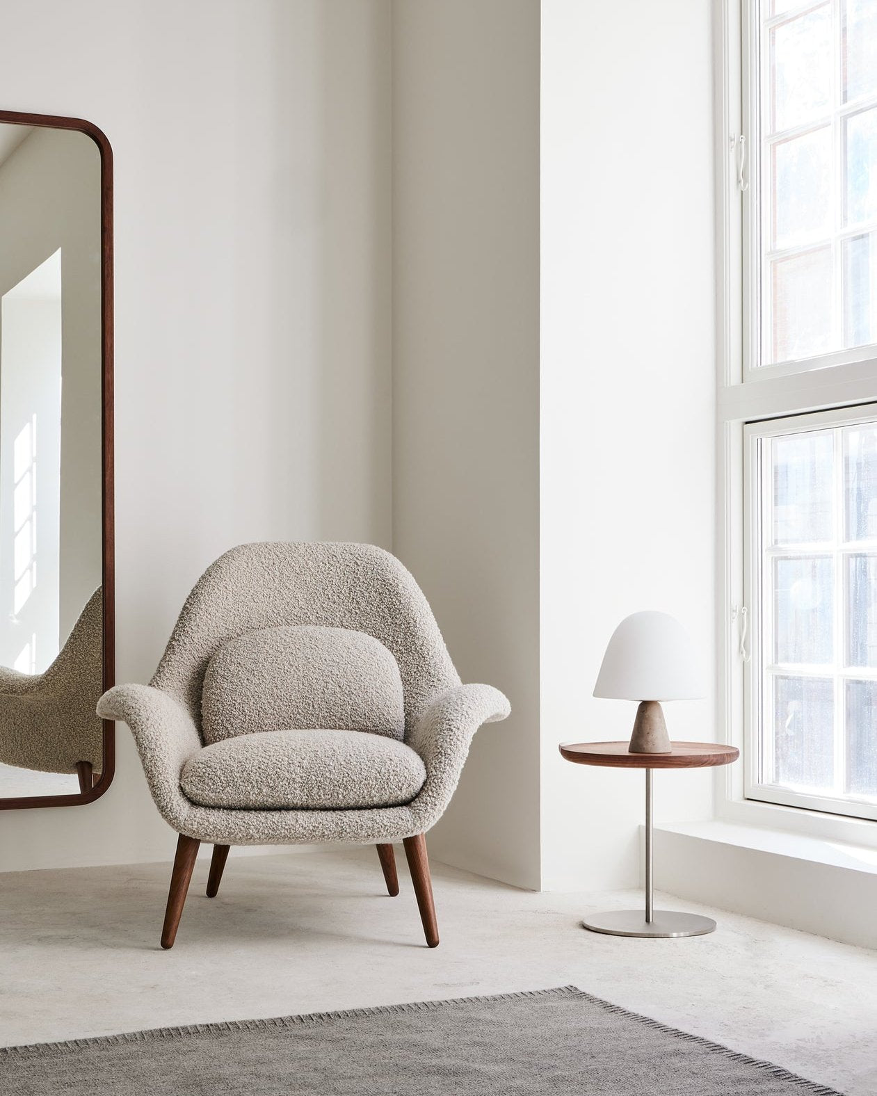 Sillón Swoon Lounge base de madera