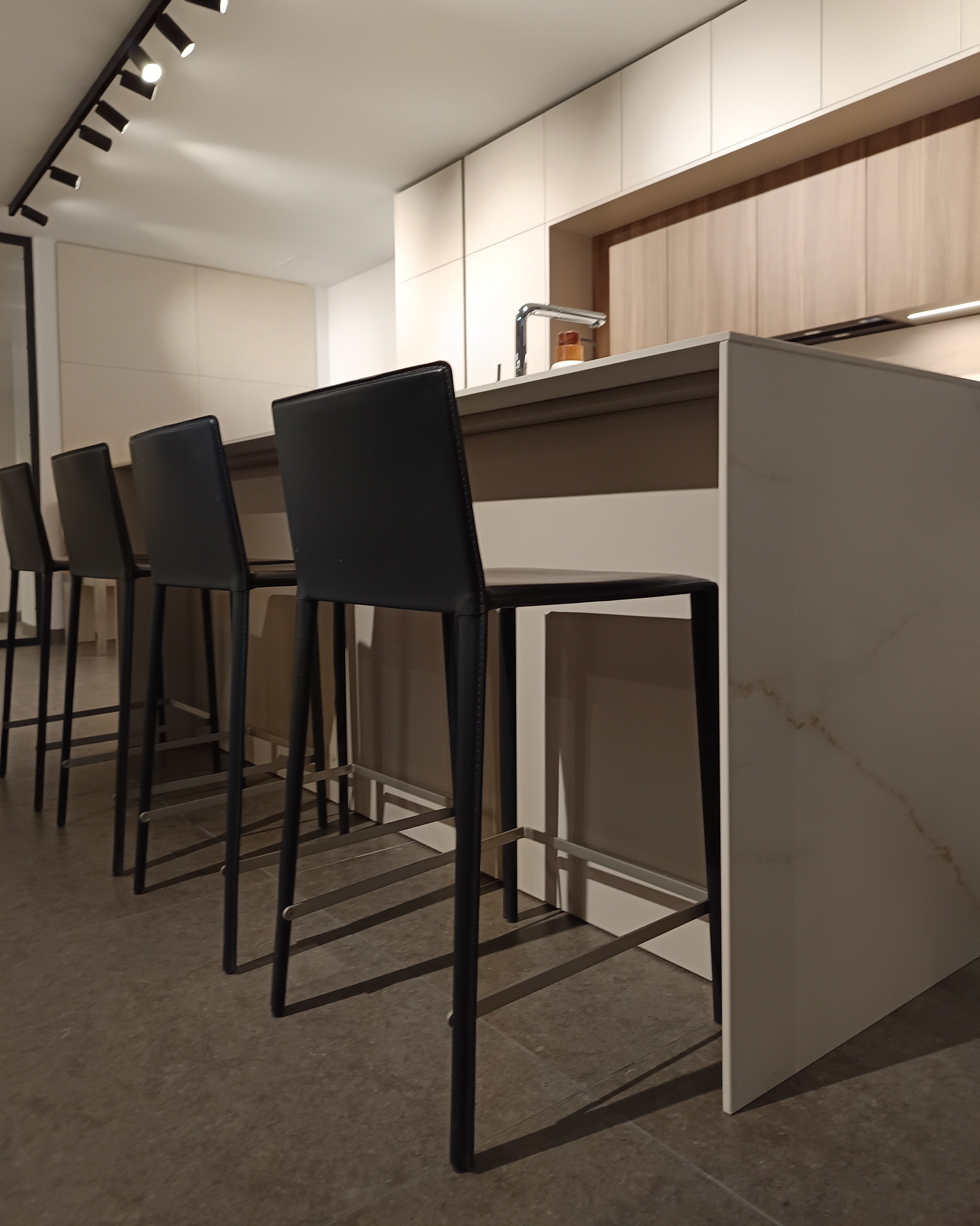 TABURETE NORMA ARPER