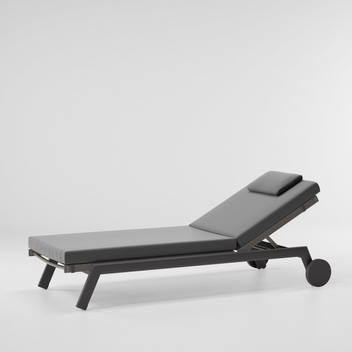 Molo Lounger with Wheels | Frame 01C | 547 Urchin Parallels