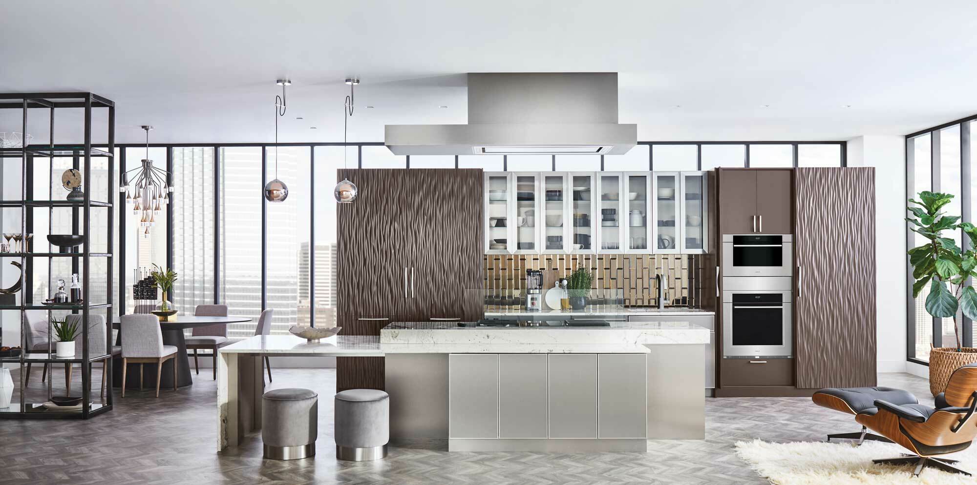 Frigorífico congelador alto de 76 cm con dispensador interno y tirador Pro