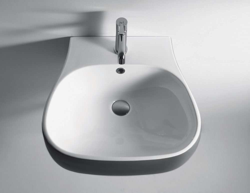 Pear wall-mounted washbasin