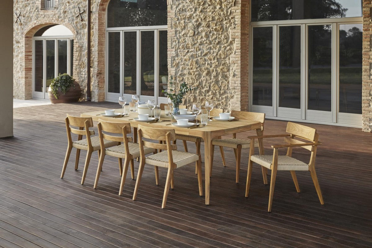 Parallel dining chair without armrests