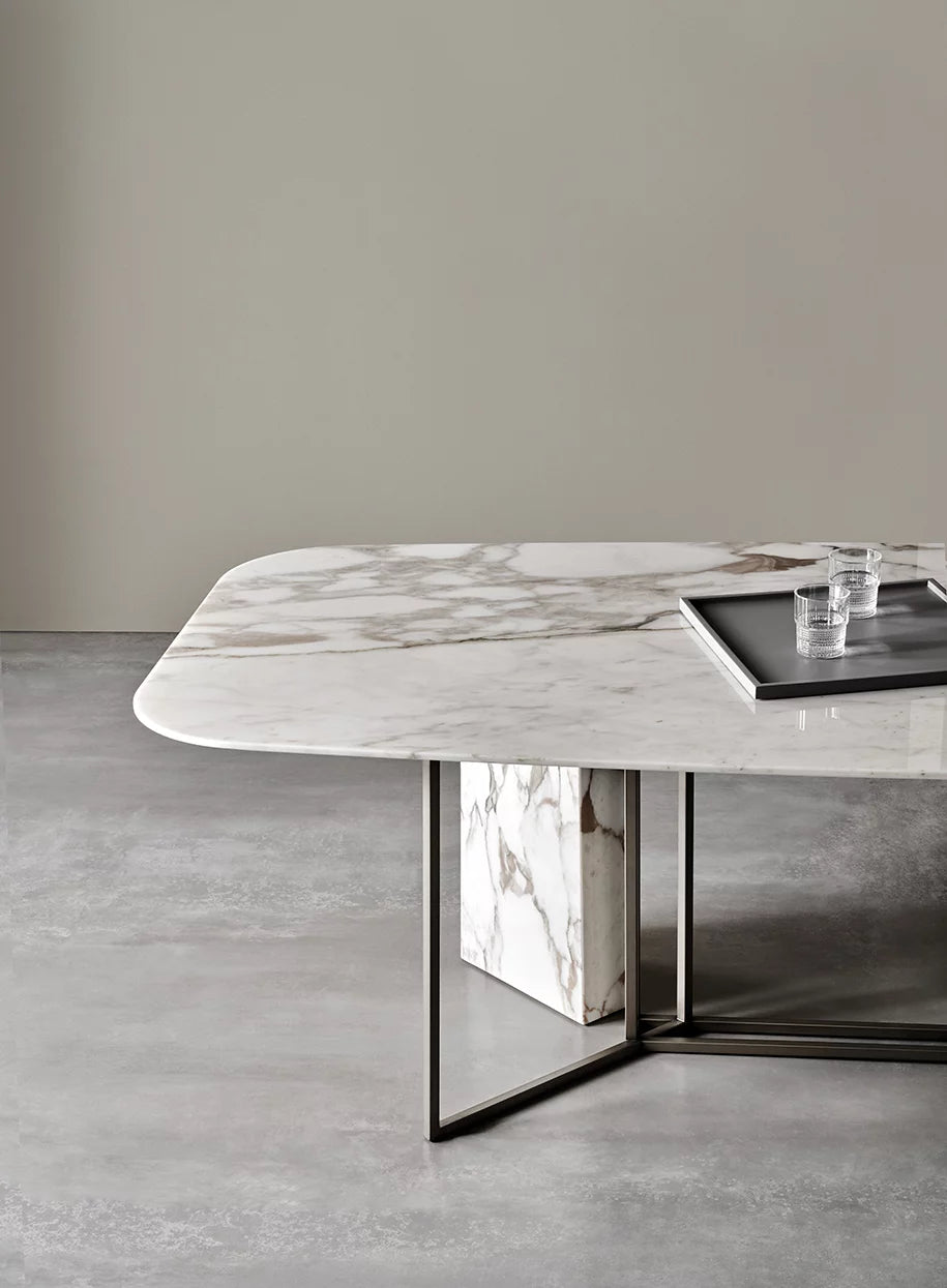 Mesa de comedor Plinto