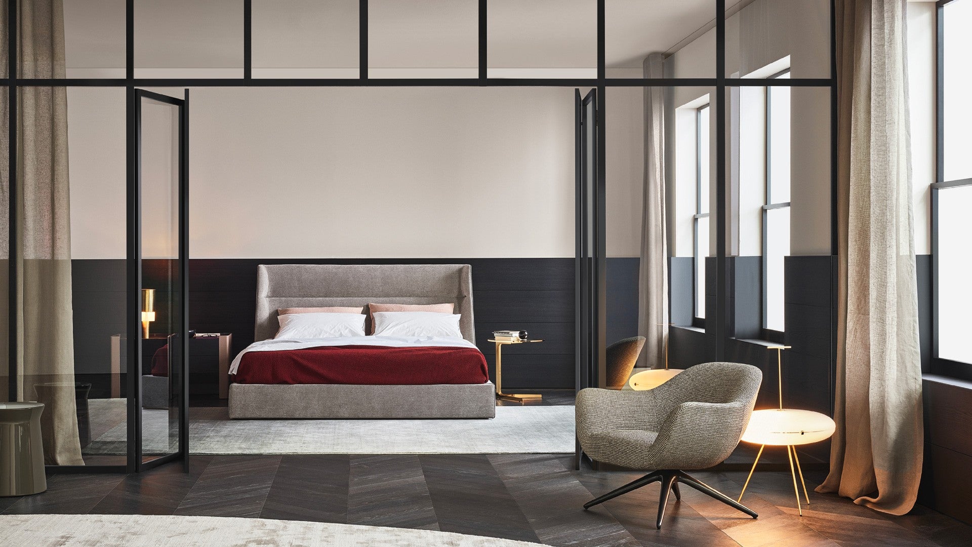 Mad Chair with swivel base