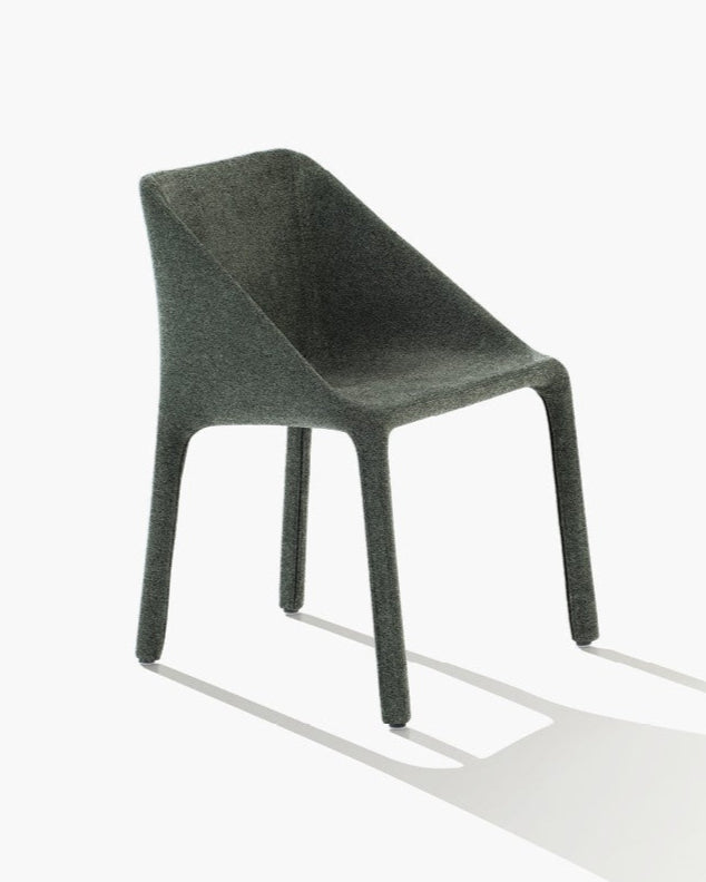 Manta dining chair with armrests