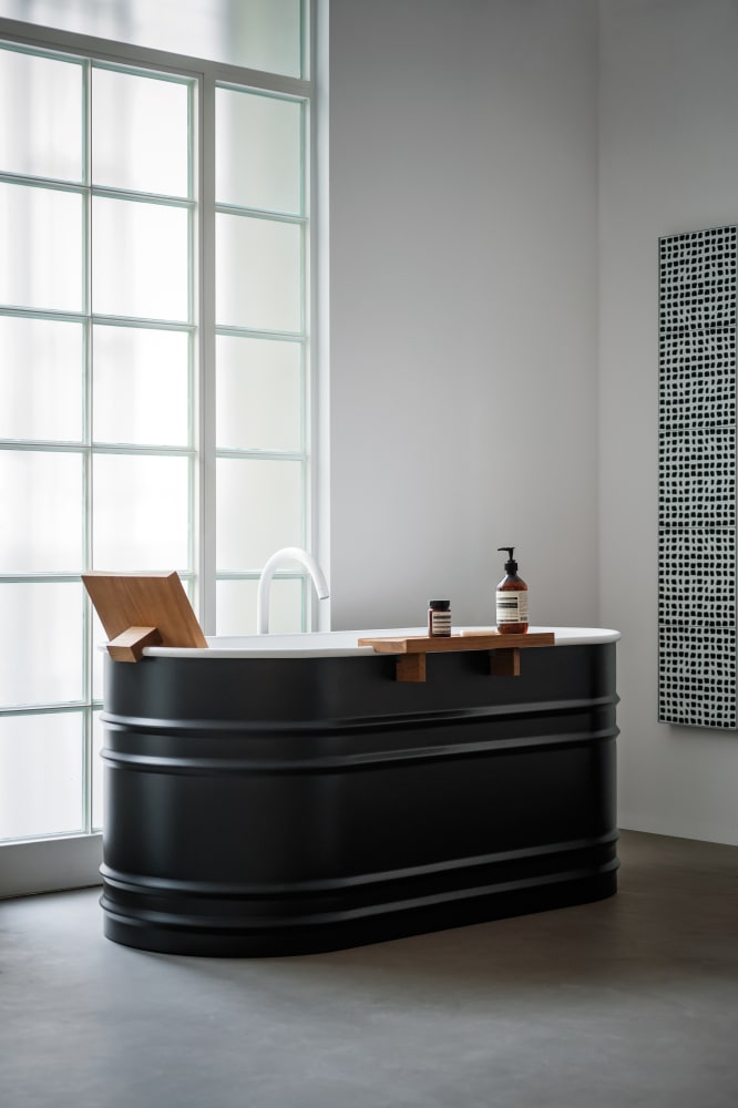 Vieques XS outdoor independent bathtub