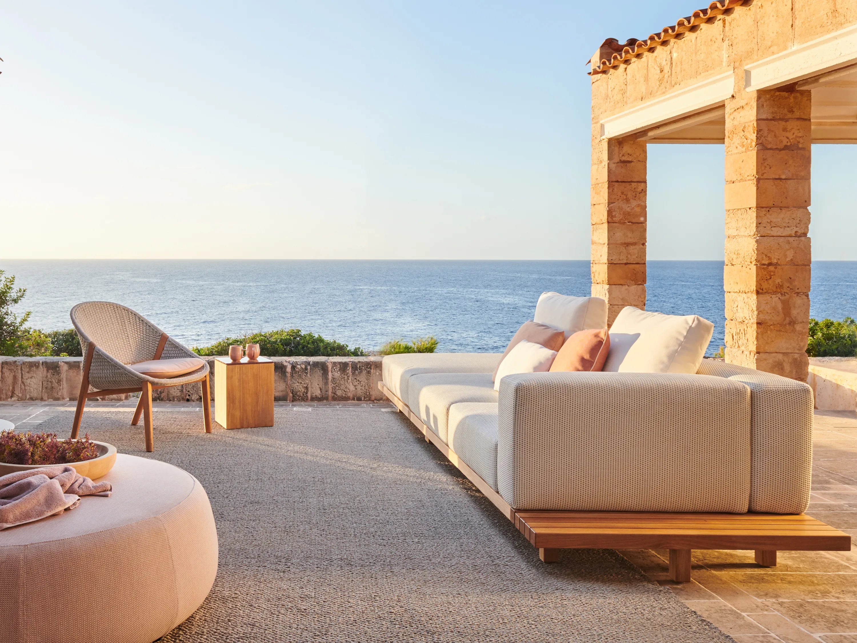 Vis à Vis outdoor sofa