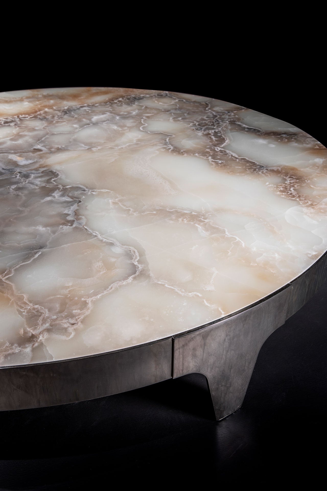 SR coffee table with stone surface