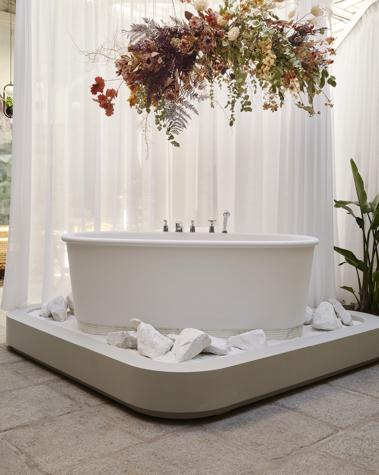 Holiday White Tec Plus freestanding bathtub