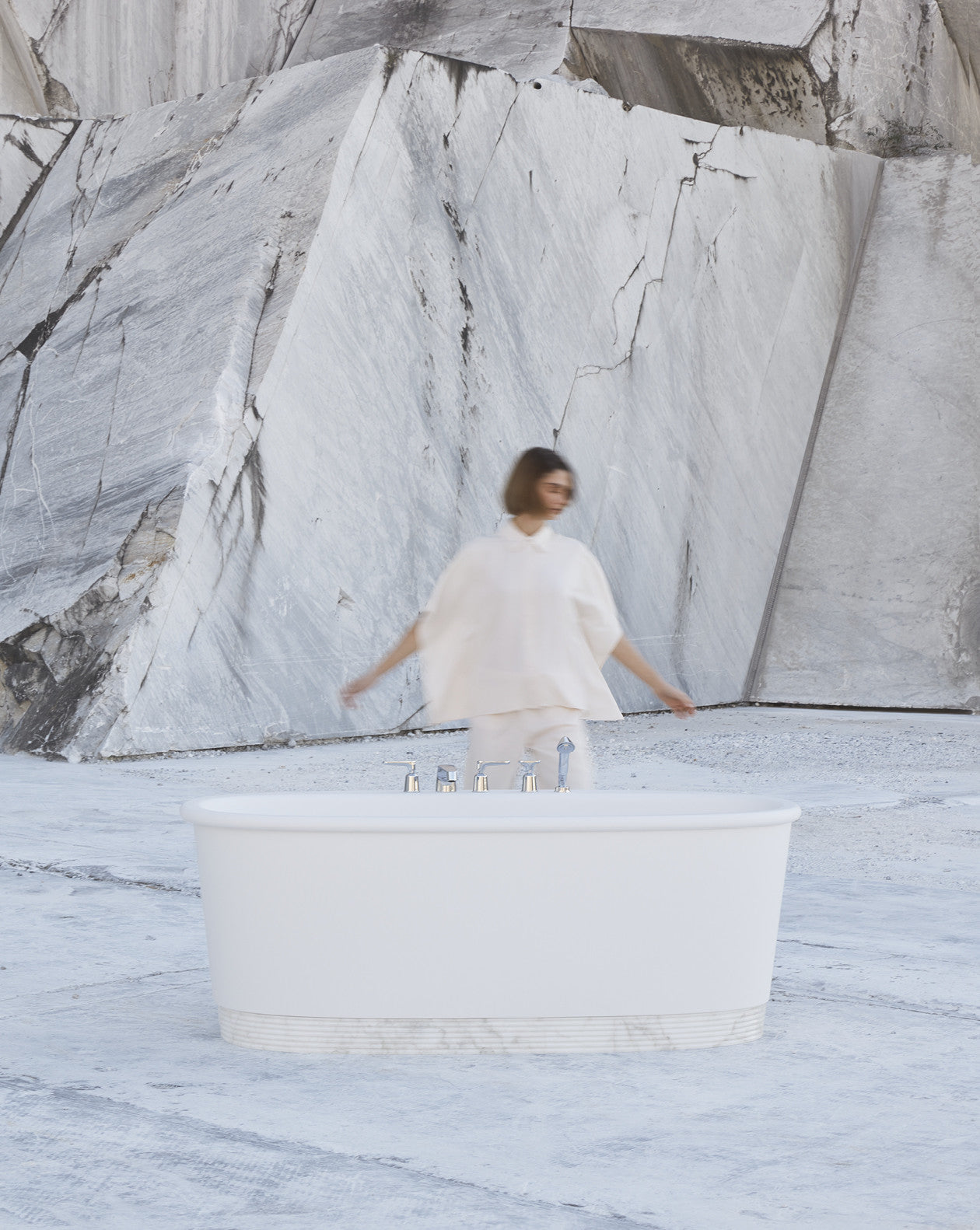 Holiday White Tec Plus freestanding bathtub