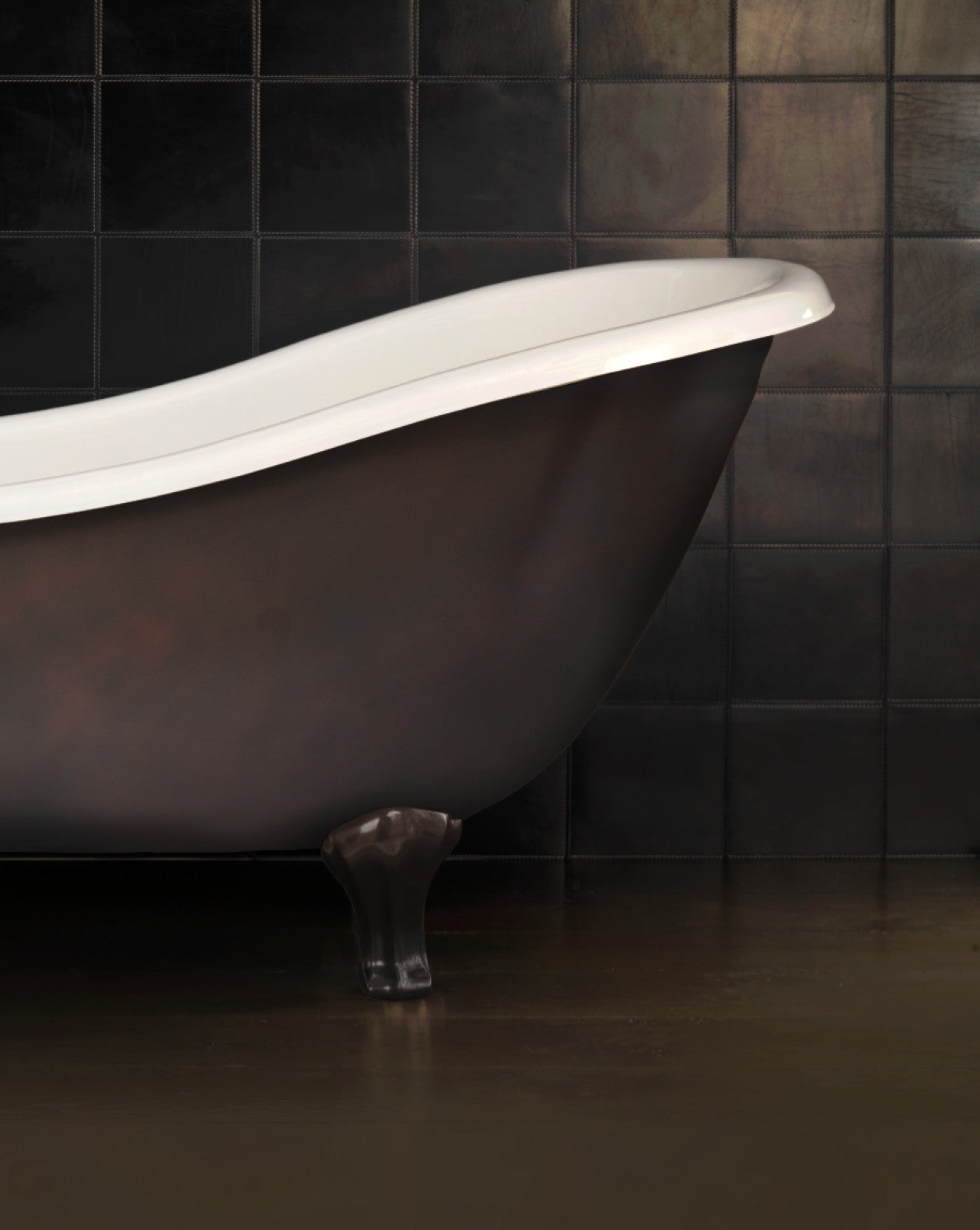 Regina freestanding bathtub with copper effect