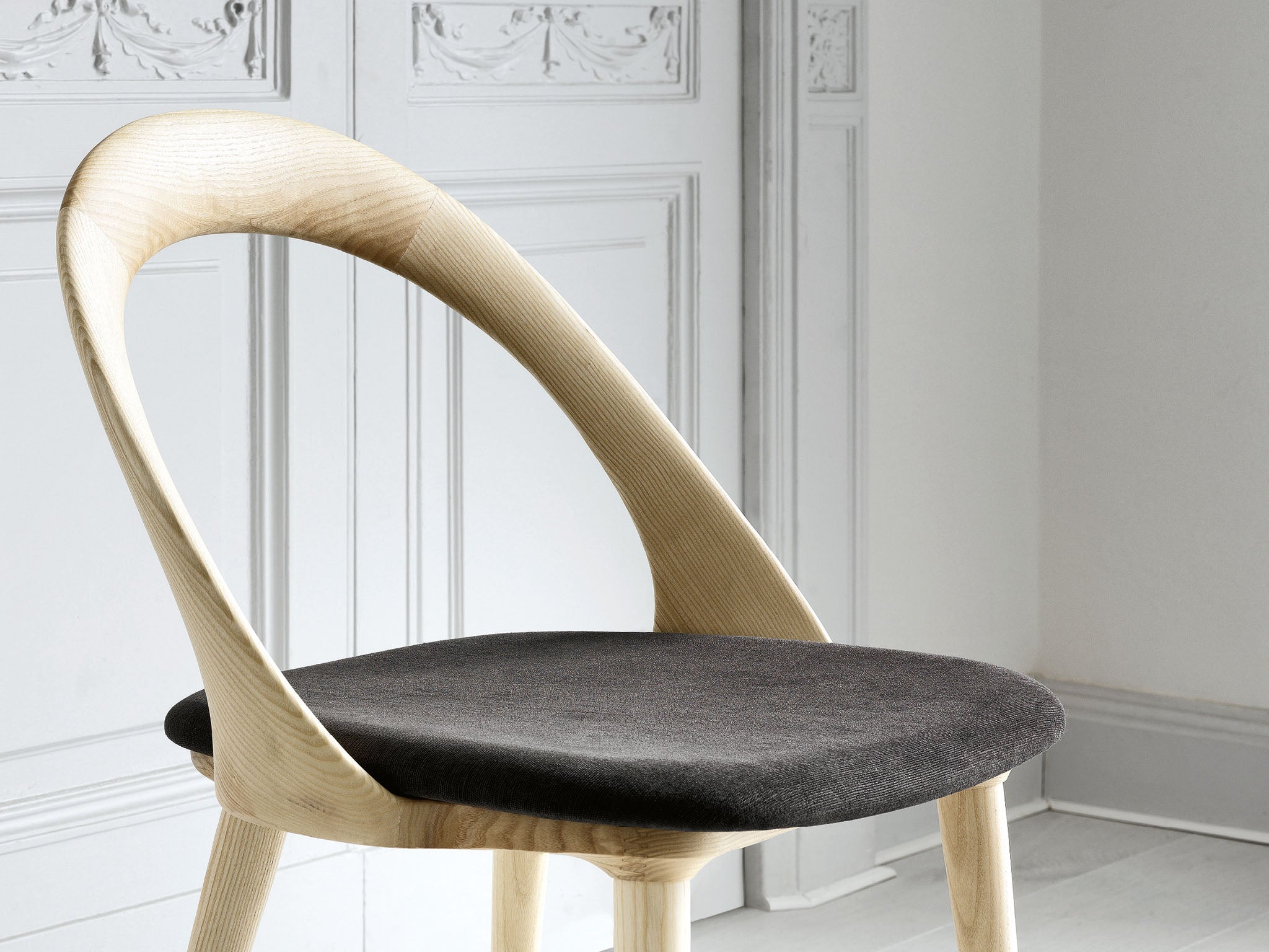 Ester dining chair
