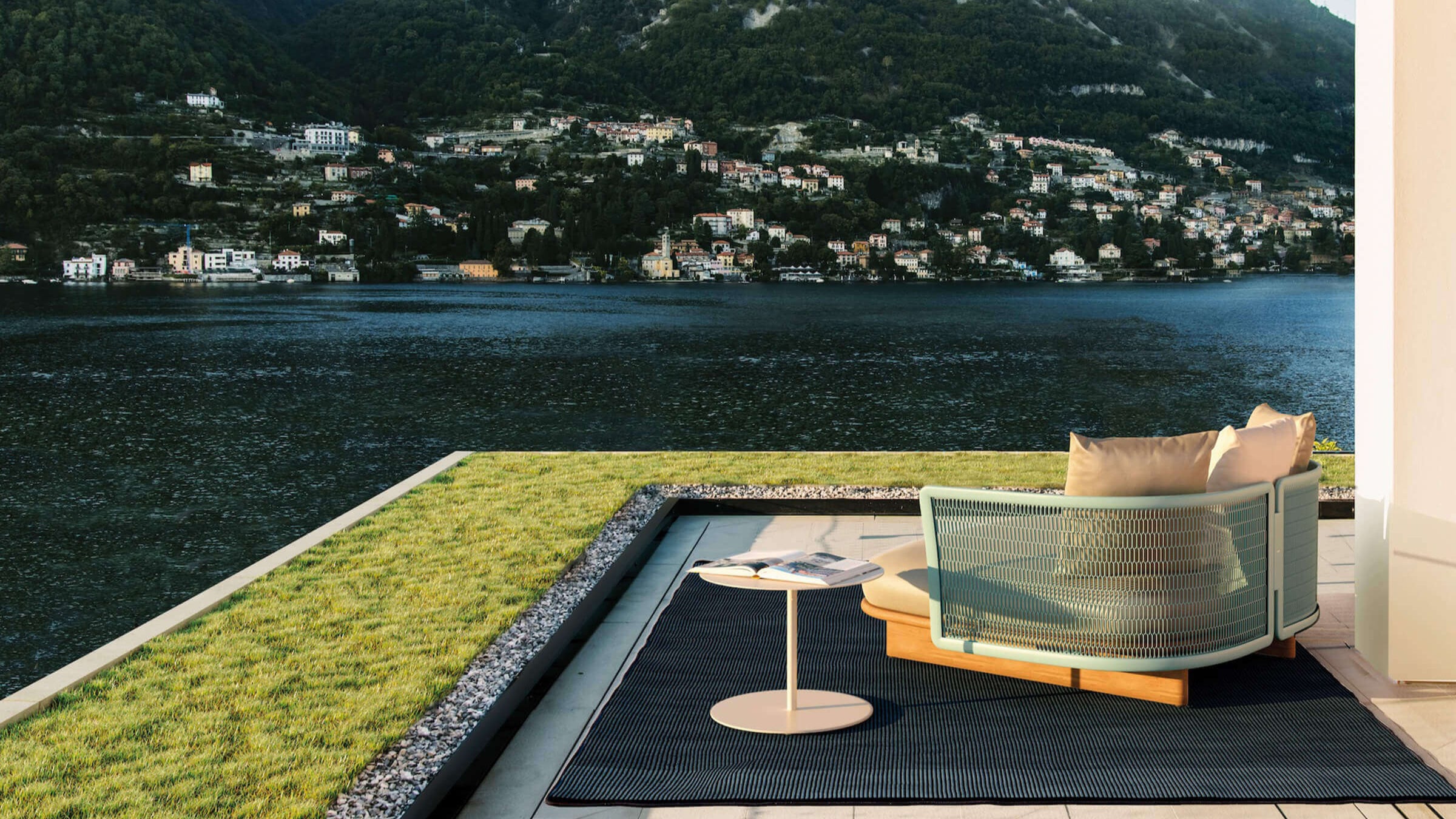 Mesh Daybed | 28C Frame | T01 Teak Legs