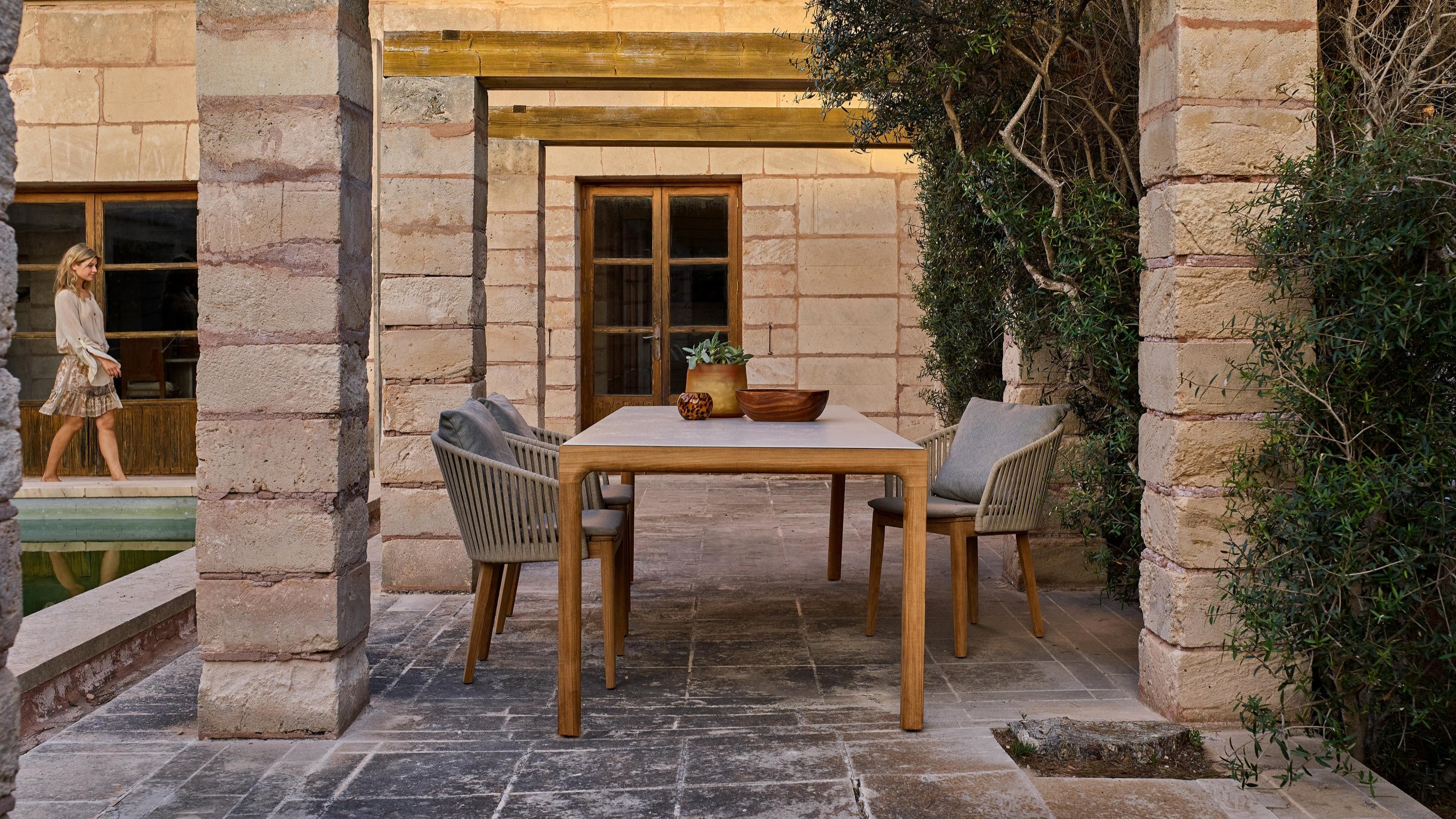 Mesa de comedor de exterior Illum estructura en Teca