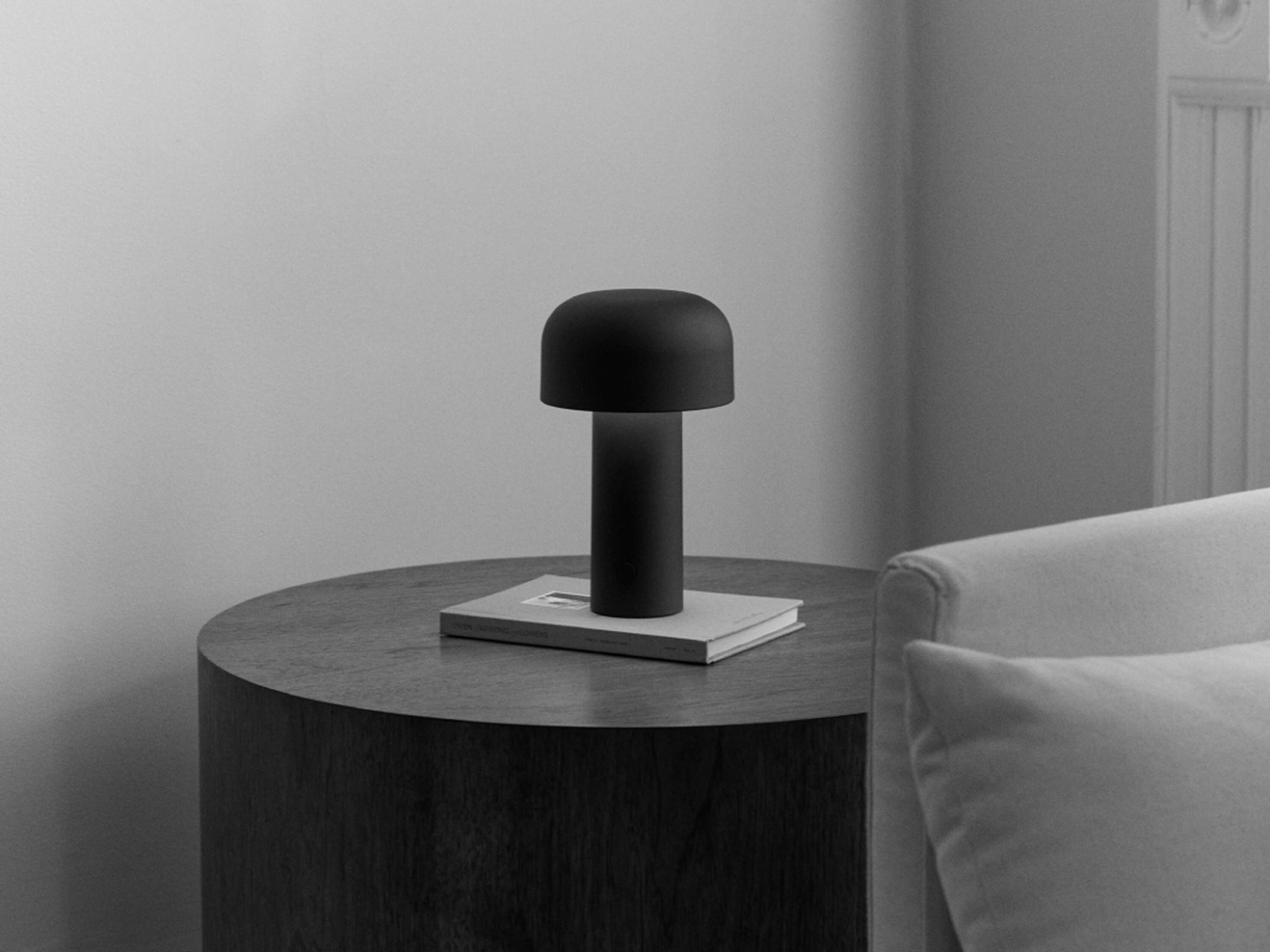 Bellhop table lamp