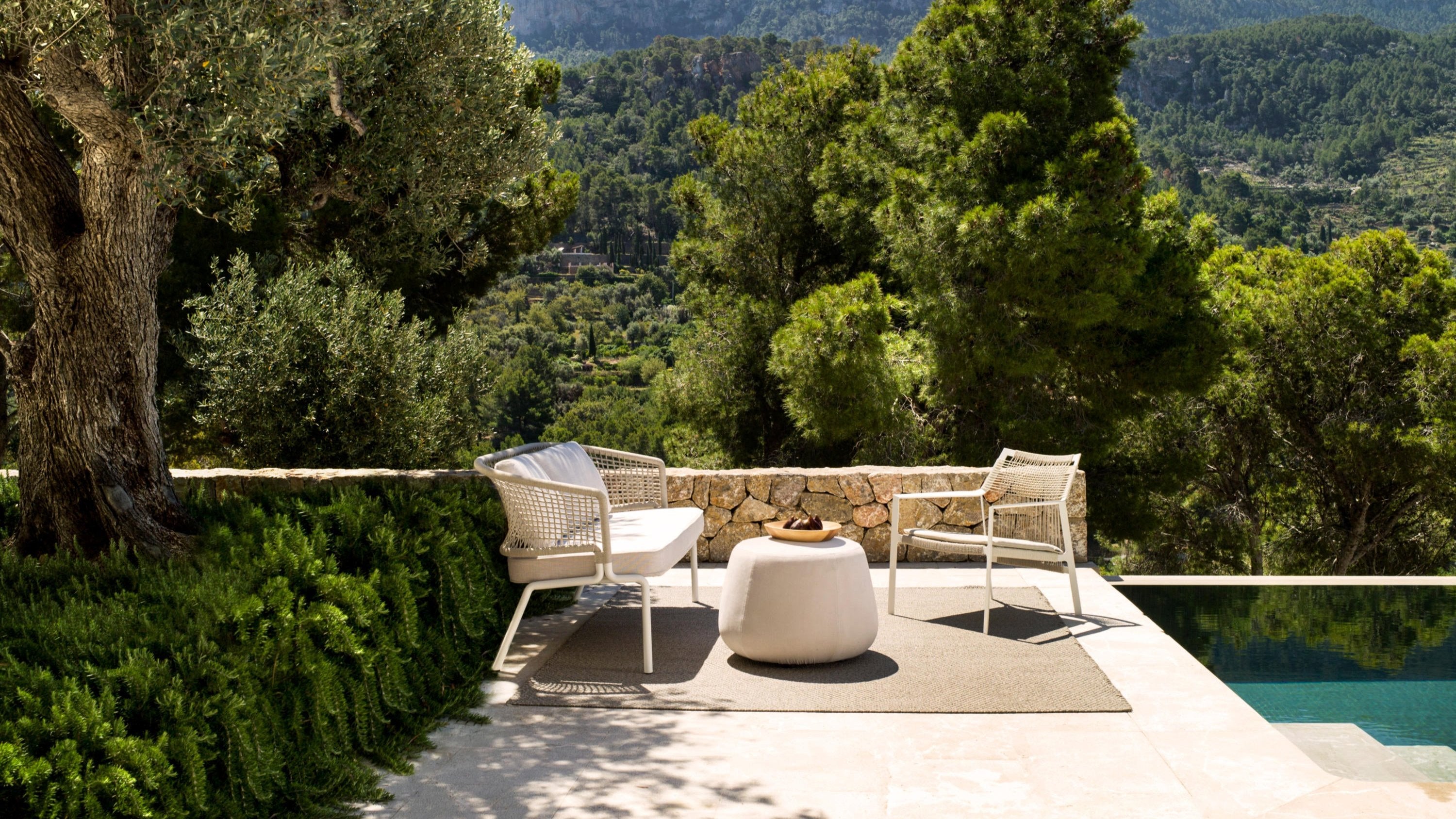 Nodi outdoor armchair