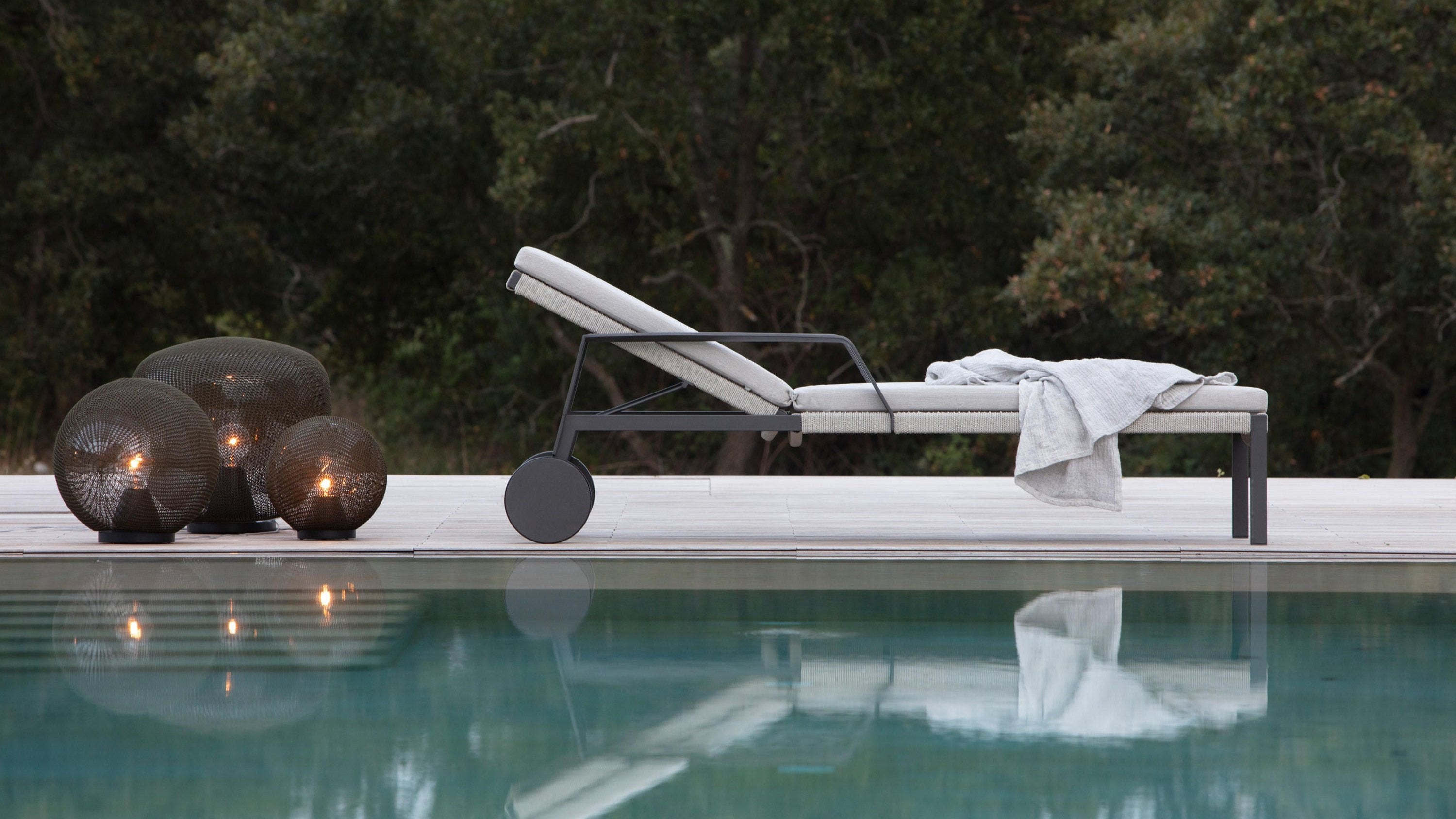 Nodi outdoor lounger