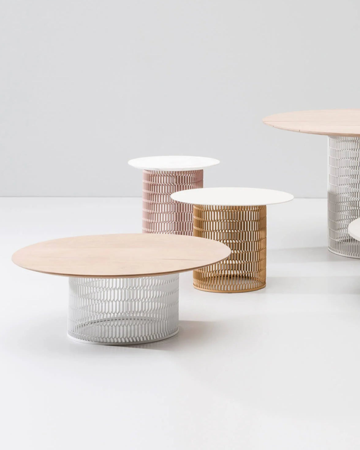 Mesh Coffee Table Ø90 | Erinite Glass Top