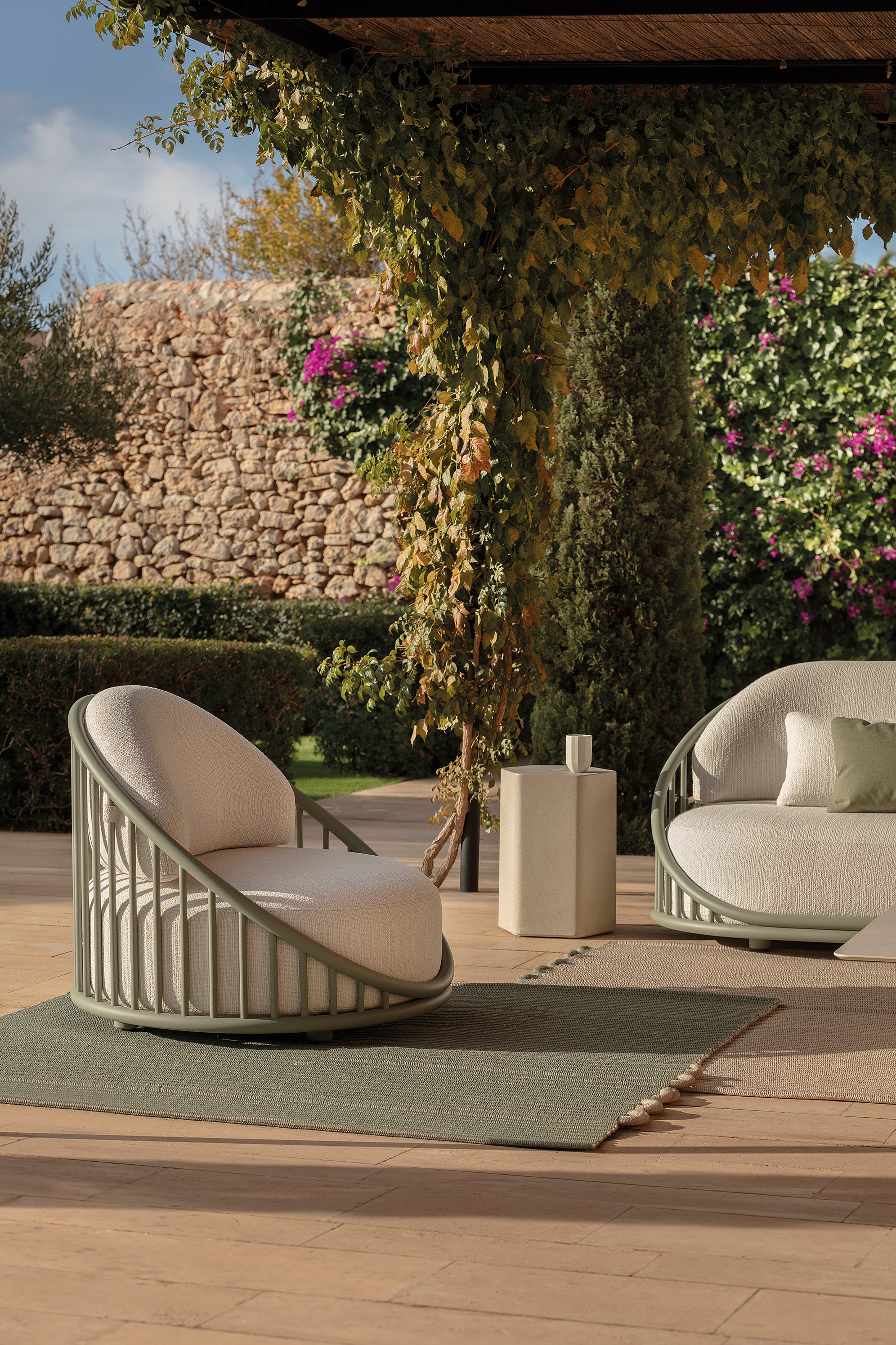 Talo hexagonal outdoor side table