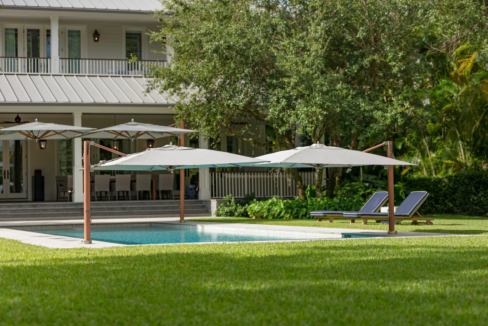 Parasol Bay Master M1 Swim Under Cantilever