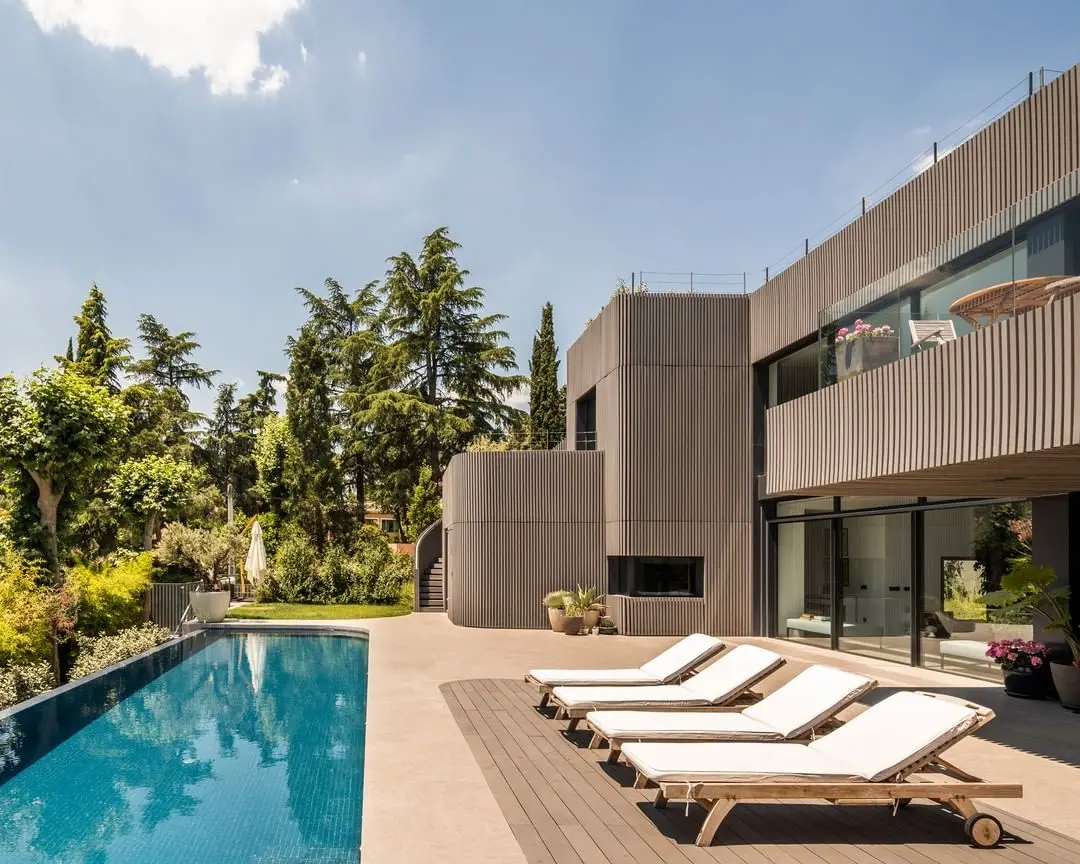 Tumbonas y bancos outdoor con un dise&ntilde;o moderno y contempor&aacute;neo, Gunni &amp; Trentino