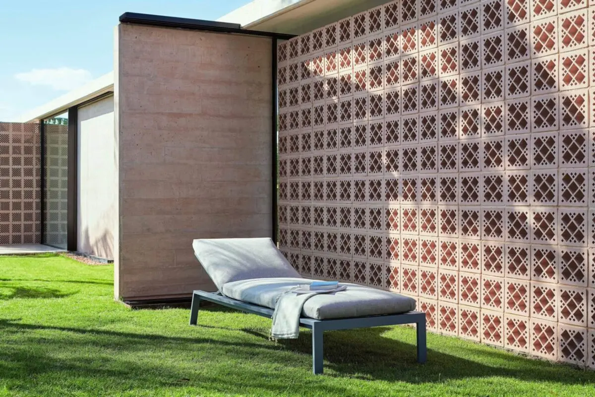 Tumbonas y bancos outdoor con un dise&ntilde;o moderno y contempor&aacute;neo, Gunni &amp; Trentino