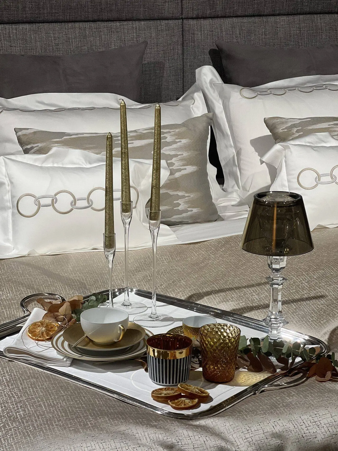 Déle un toque de lujo a su hogar con candelabros para centros de mesa, Gunni &amp; Trentino