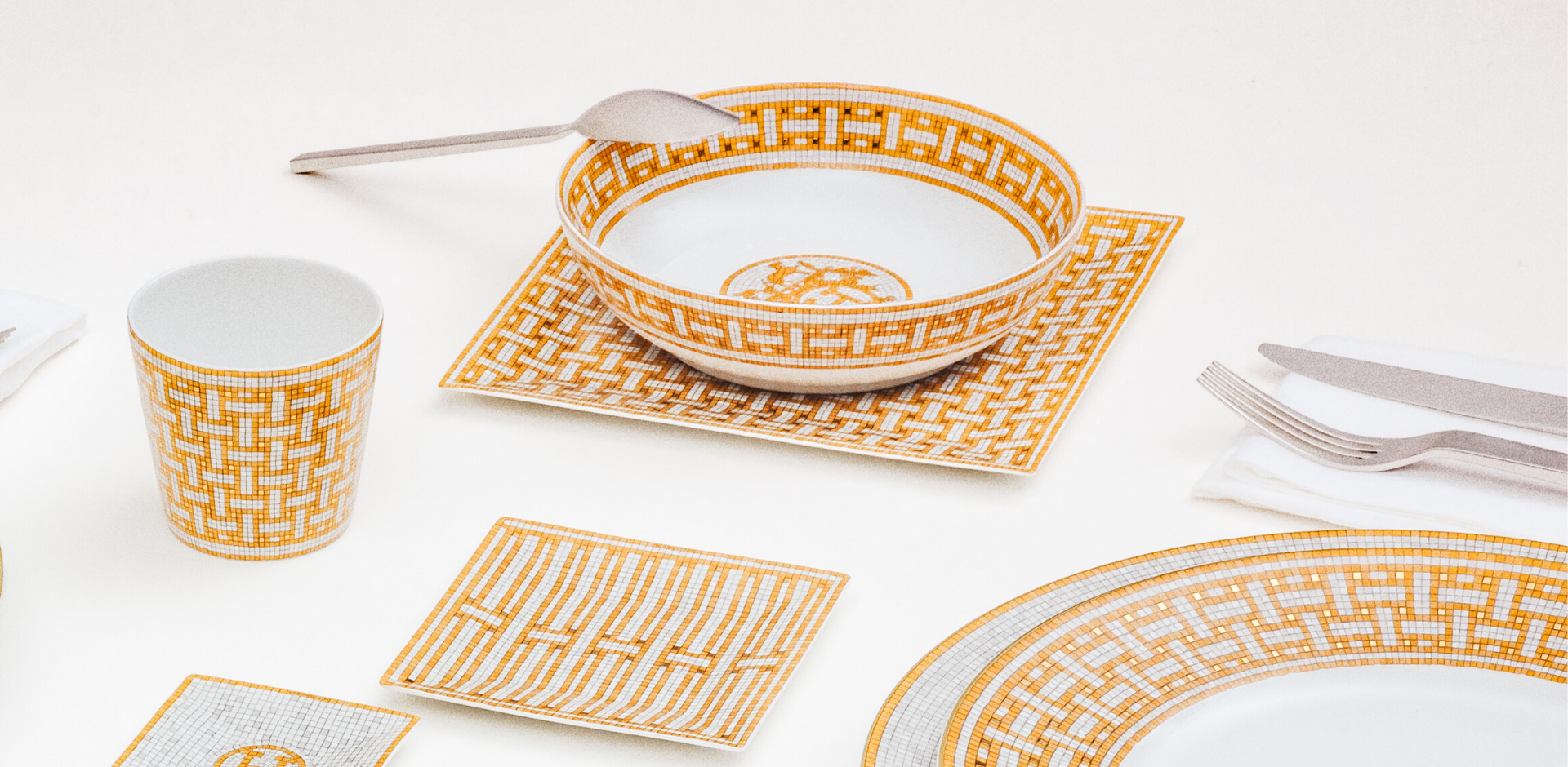 Hermes vajillas de lujo para mesa y decoración   Gunni & Trentino