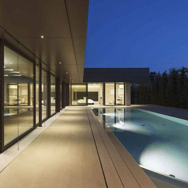 Las piscinas como proyecto del exterior de una vivienda de lujo